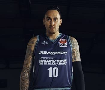 https://img.liaowen.cn/img/basketball/player/2d74ed60d9cdb1b20081b2397561f299.png